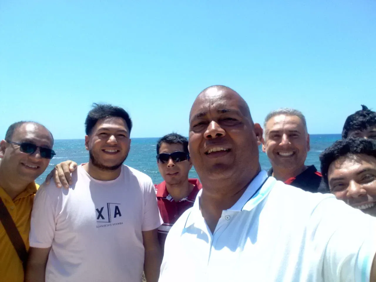 Sin Fronteras Transfers team on a Dominican beach